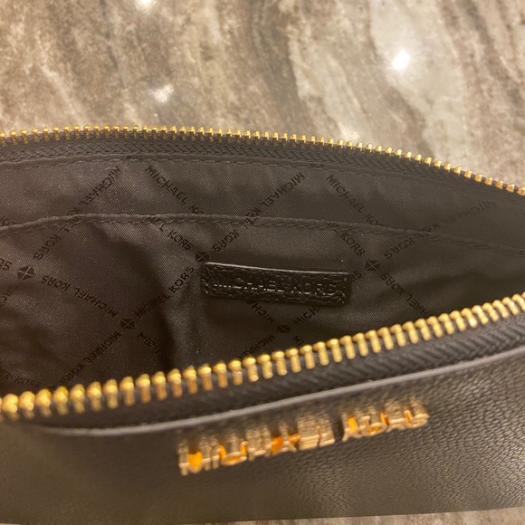 MICHAEL KORS Black Large Jet Set Clutch - Picture 6 of 6